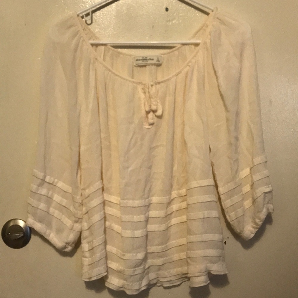 Abercrombie & Fitch off the shoulder cream blouse